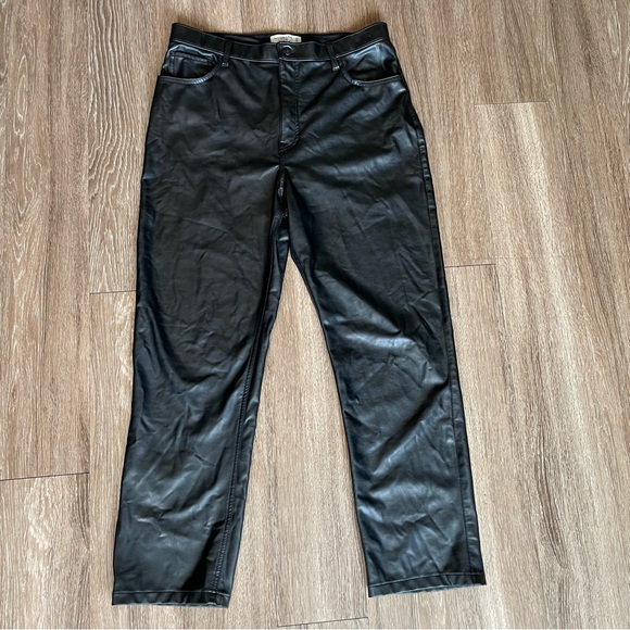 Abercrombie & Fitch The 90s Straight Ultra High Rise Black Faux Leather Pants 16 - Picture 10 of 16